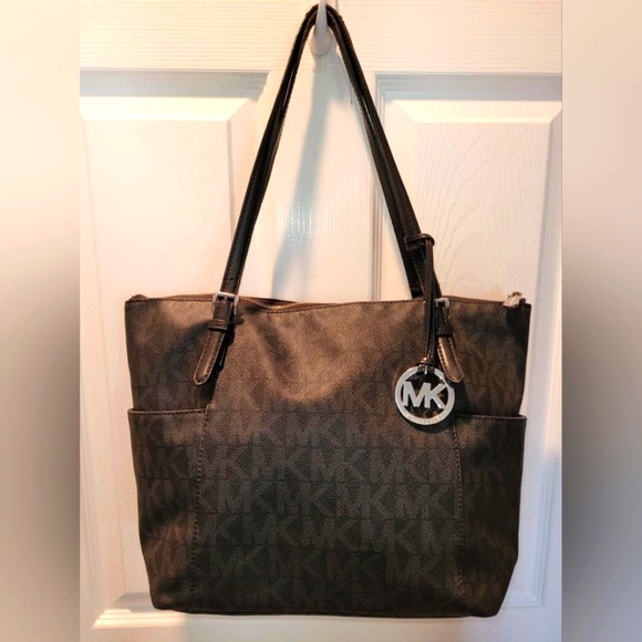Michael Kors black monogram tote - Picture 5 of 15